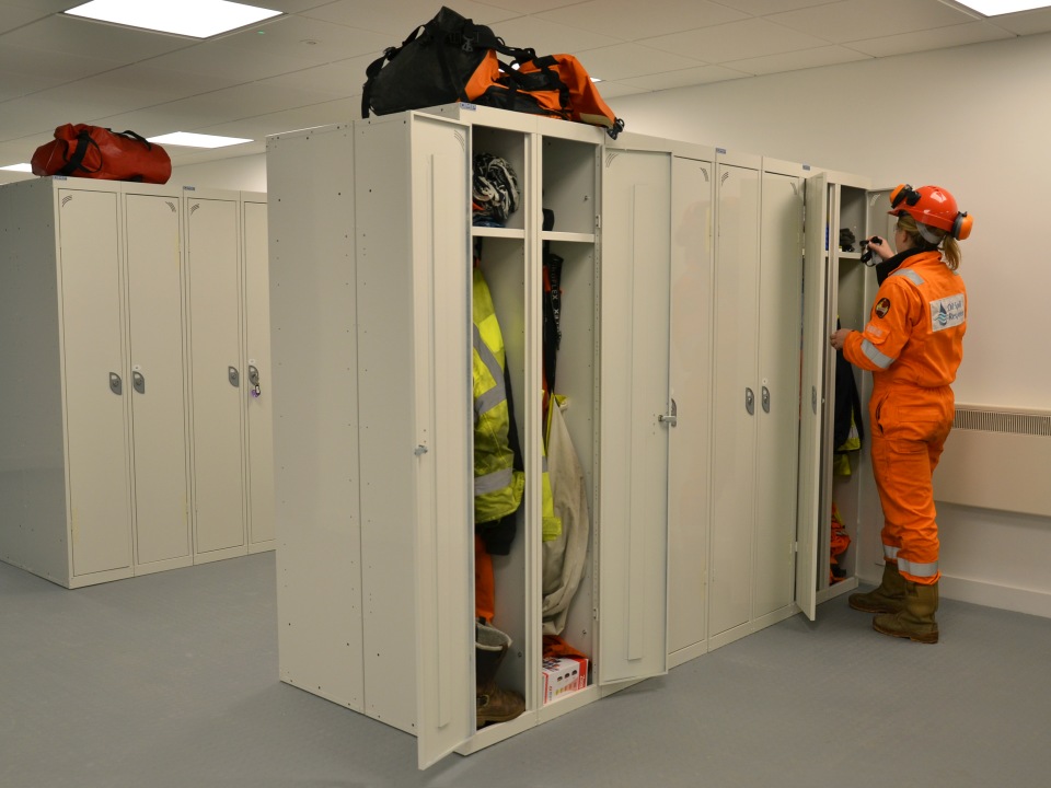Clean and dirty lockers for workplaces
