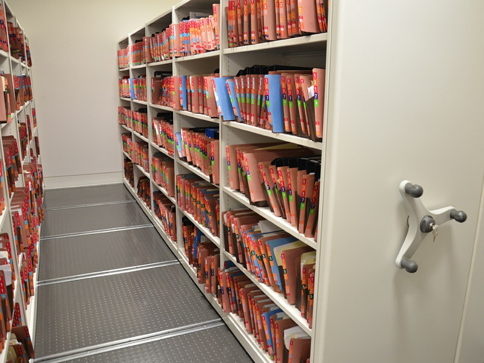 Mobile storage shelving for easy file access