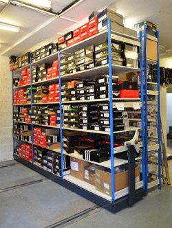 Mobile stockroom shelving