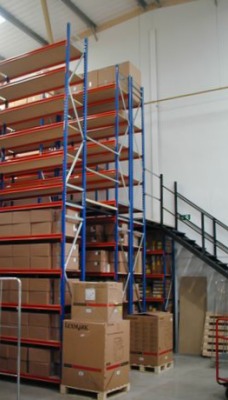 Multi-Tier Longspan Racking Raised Walkway