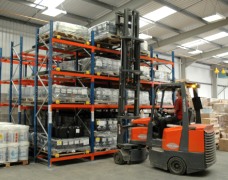 Push-back pallet rack storage